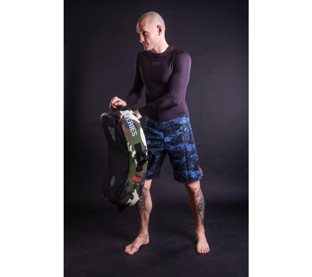 Fighter Kicking Shield - MULTI GRIP - TAKTISCHE SERIE - Camo