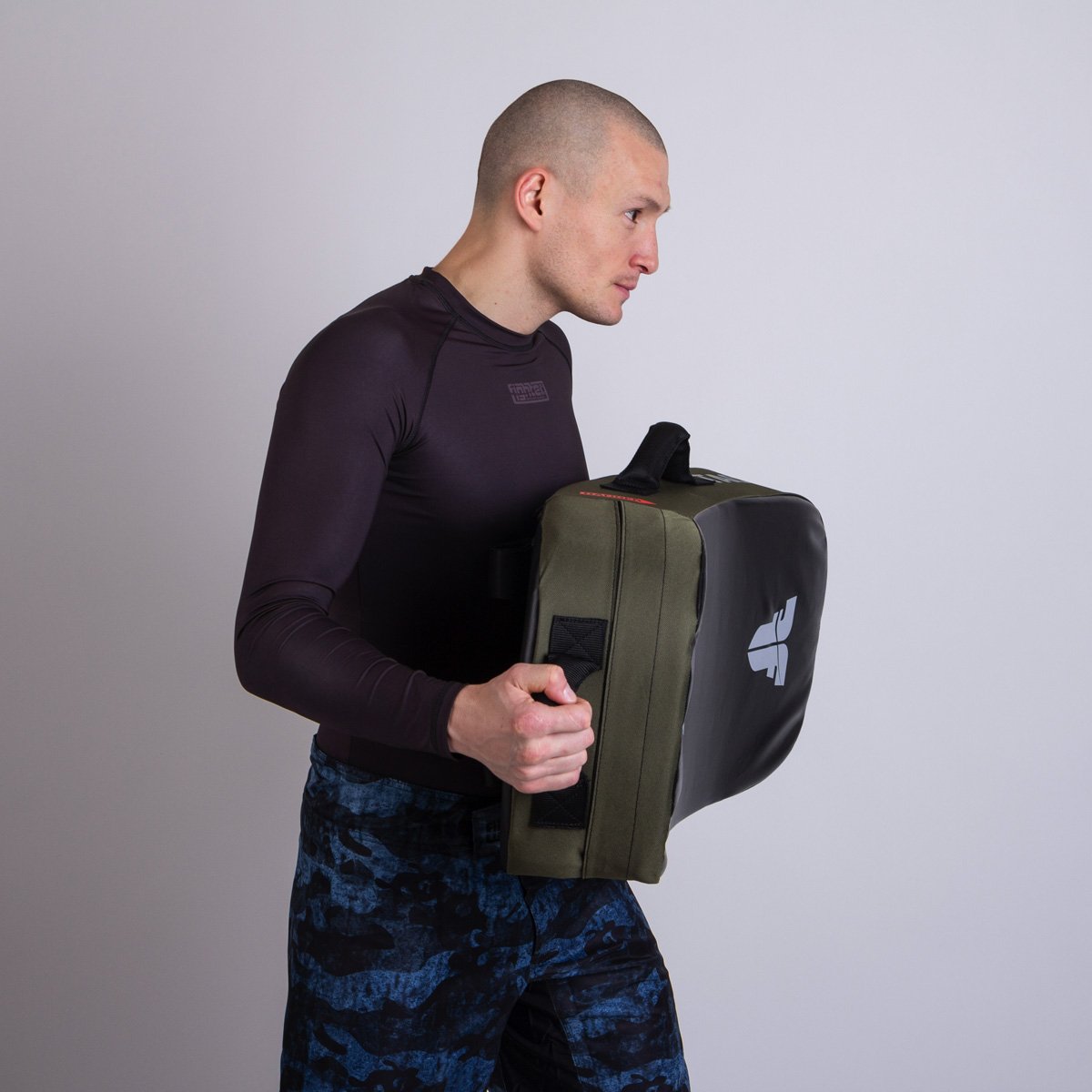 Fighter Kicking Shield - MULTI GRIP - TAKTISCHE SERIE - Grün