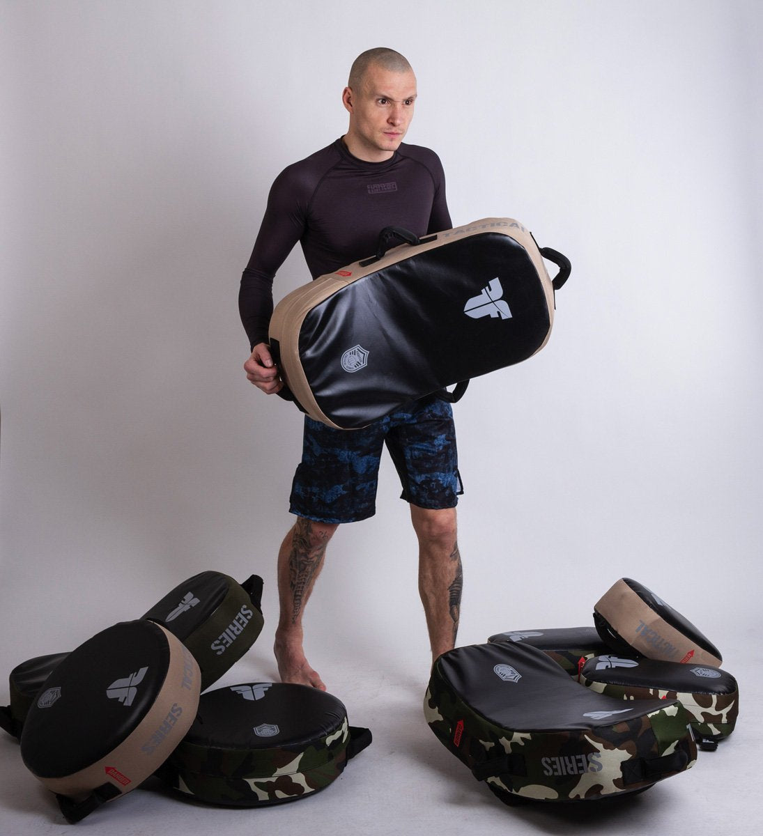 Fighter Kicking Shield - MULTI GRIP - TAKTISCHE SERIE - Wüste
