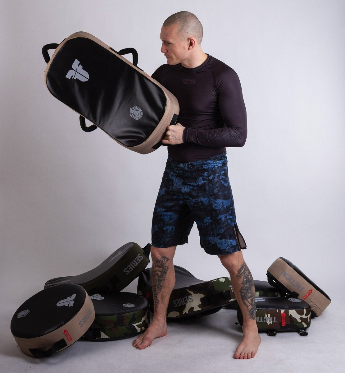 Fighter Kicking Shield - MULTI GRIP - TAKTISCHE SERIE - Wüste